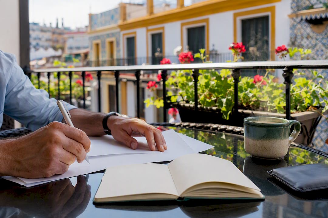 Term vs whole life insurance: which fits your life in Spain?